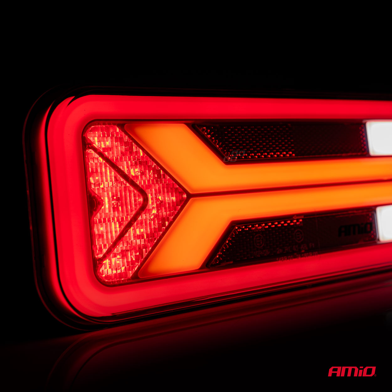 Svetlo zadné združené LED dynamické vľavo RCL-09-L AMIO-03575