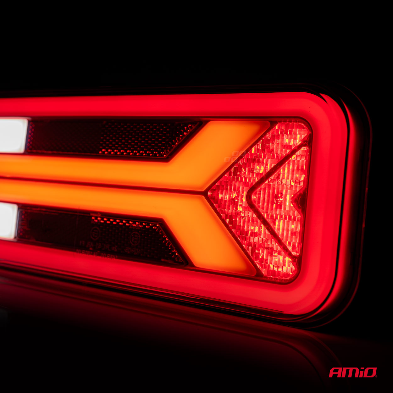 Svetlo zadné združené LED dynamické PRAVÉ RCL-09-R AMIO-03576